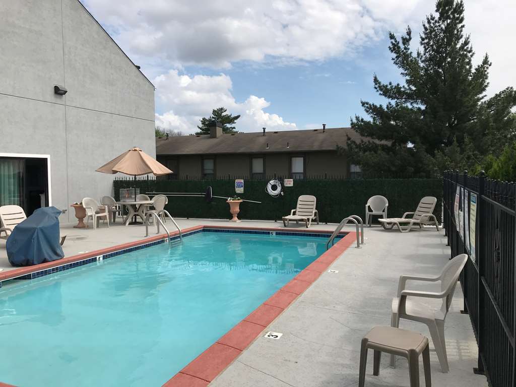 Surestay By Western Kansas Country North Hotel 3*
